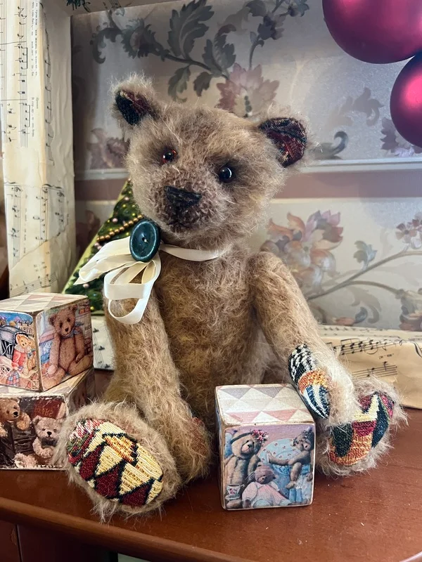 Teddy bear playing with cubes